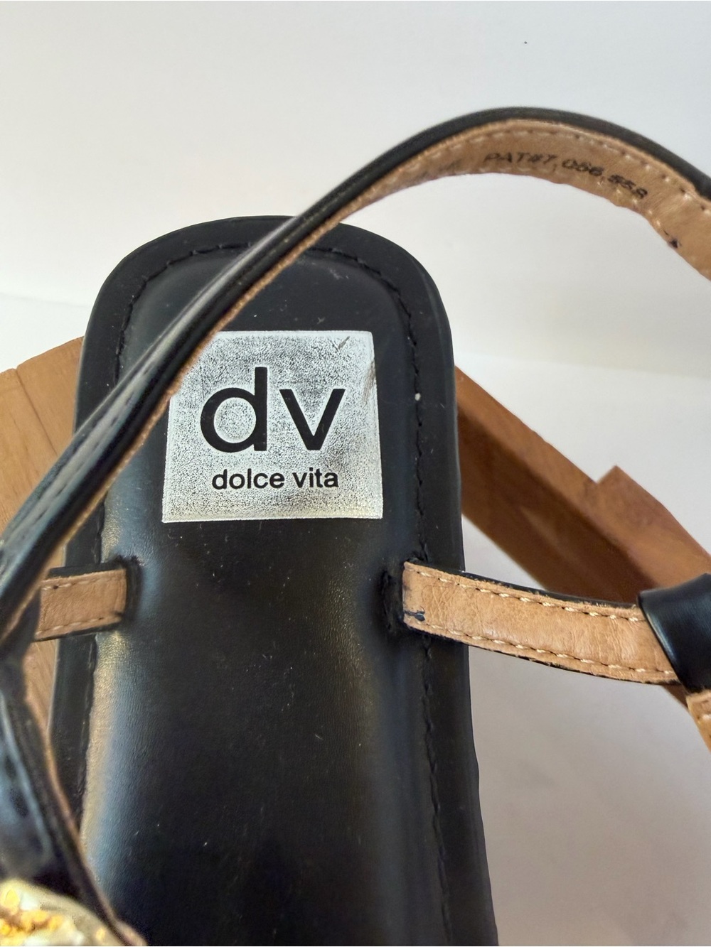 Dolce Vita Black T-strap Sandals with Gold Accents Size 7.5 - Picture 4 of 7